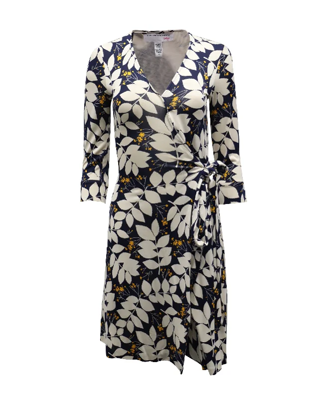 Women's Relaxed Outfit Grab Romantic Date - Night Styles Now Diane Von Furstenberg Vintage Floral Wrap Dress in Navy Blue Silk